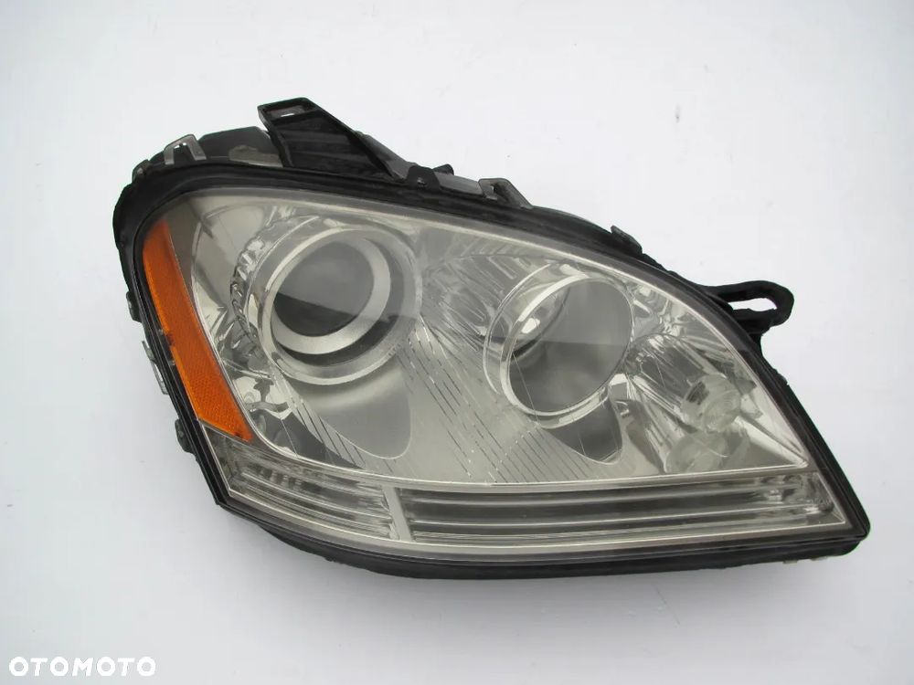MERCEDES ML W164 2005 - reflektor USA HELLA - 9