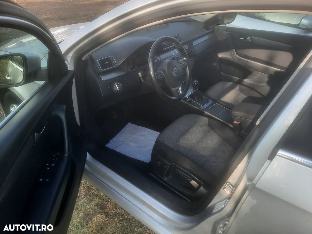 Volkswagen Passat 2.0 Blue TDI SCR Comfortline - 9