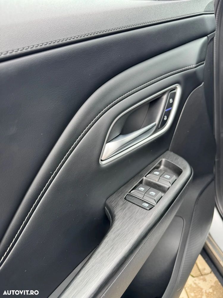 MG ZS HEV Hybrid+ Luxury - 14