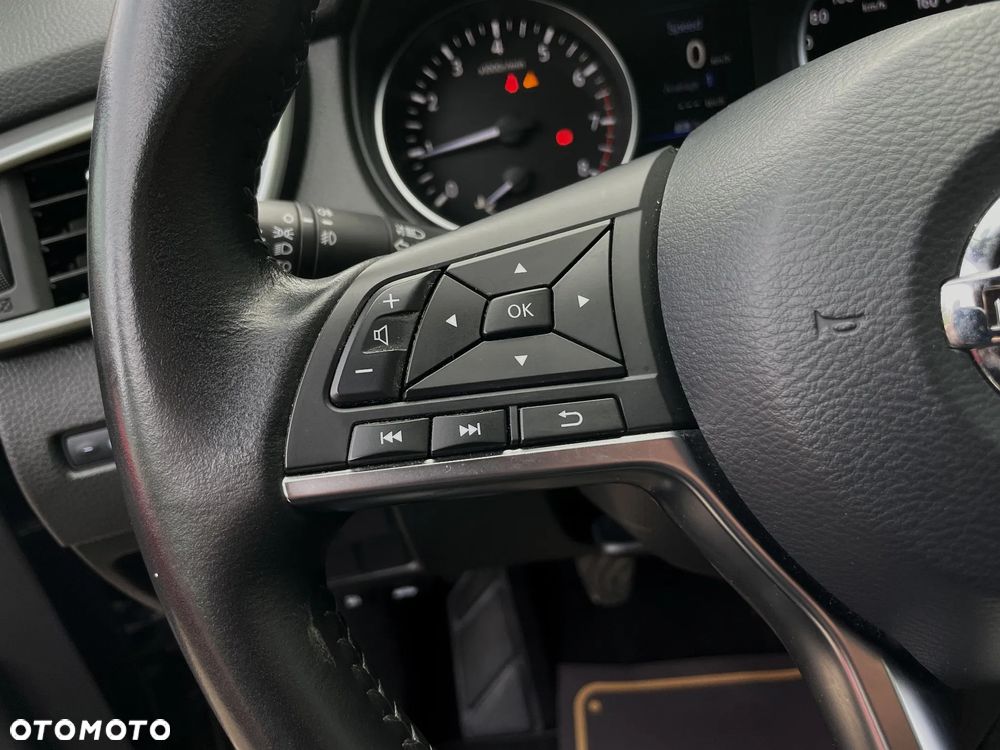 Nissan Qashqai 1.3 DIG-T TEKNA - 24