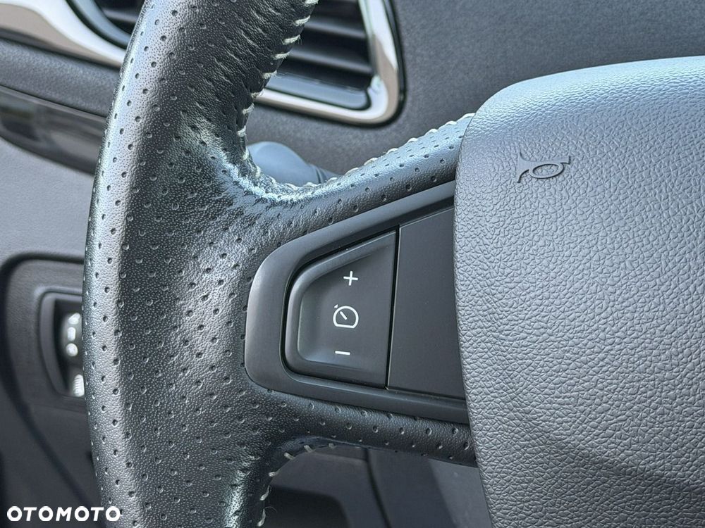 Renault Grand Scenic ENERGY TCe 130 BOSE EDITION - 23