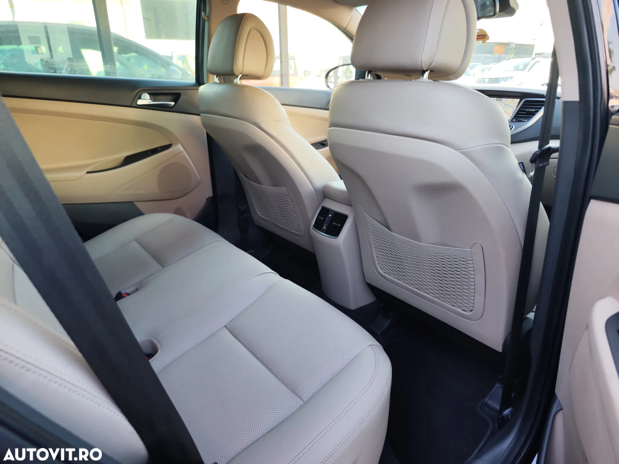 Hyundai Tucson 2.0 CRDI 4WD 8AT Luxury - 17