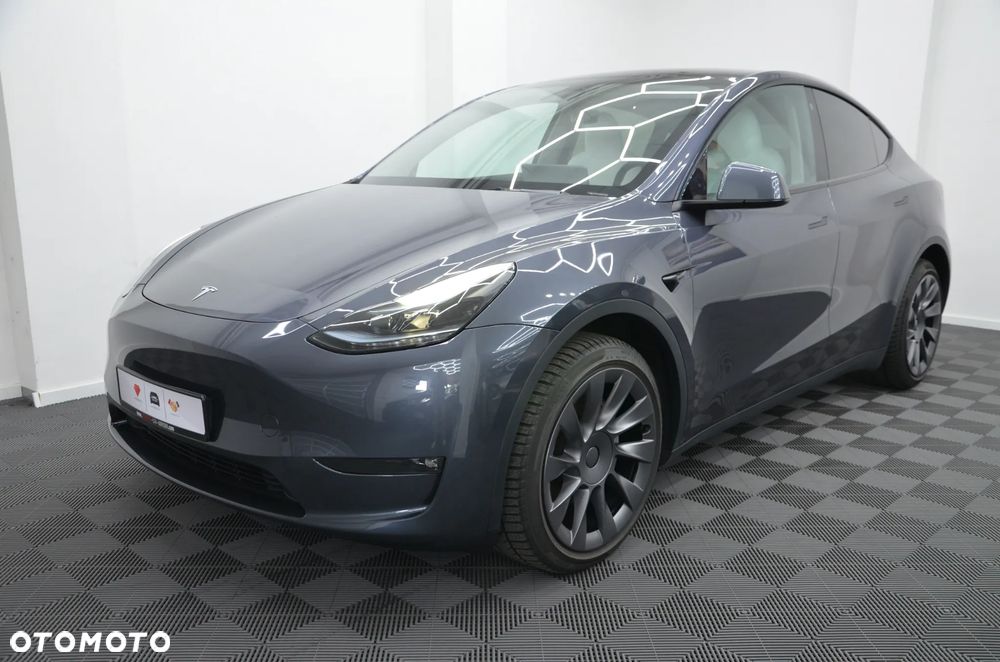 Tesla Model Y Long Range Dual Motor AWD - 4