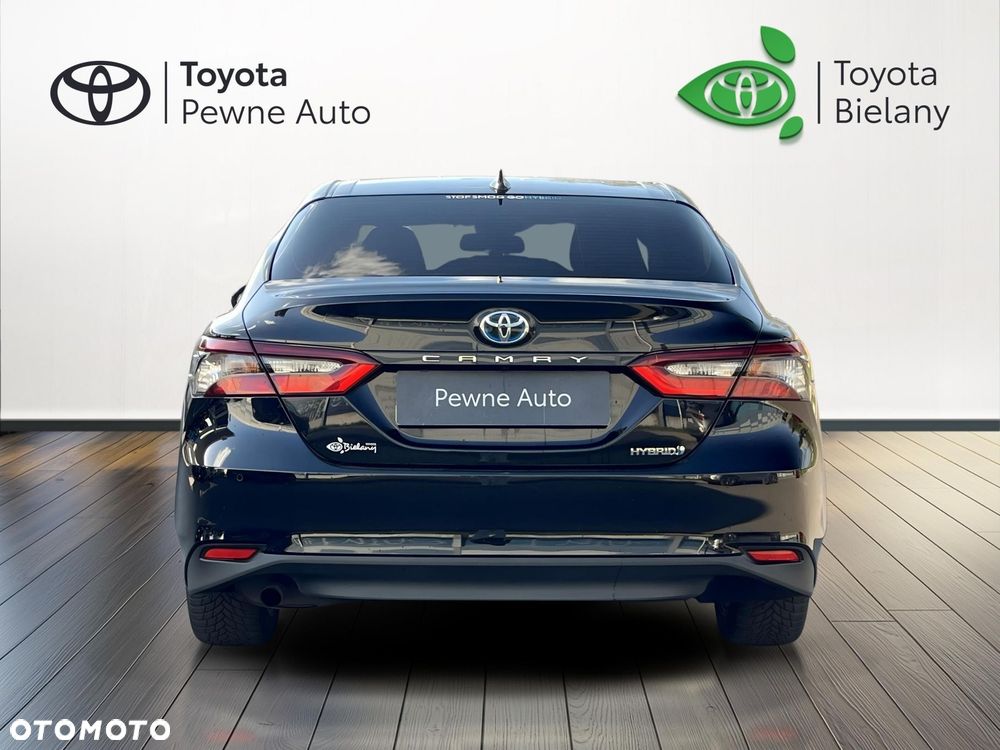 Toyota Camry - 4