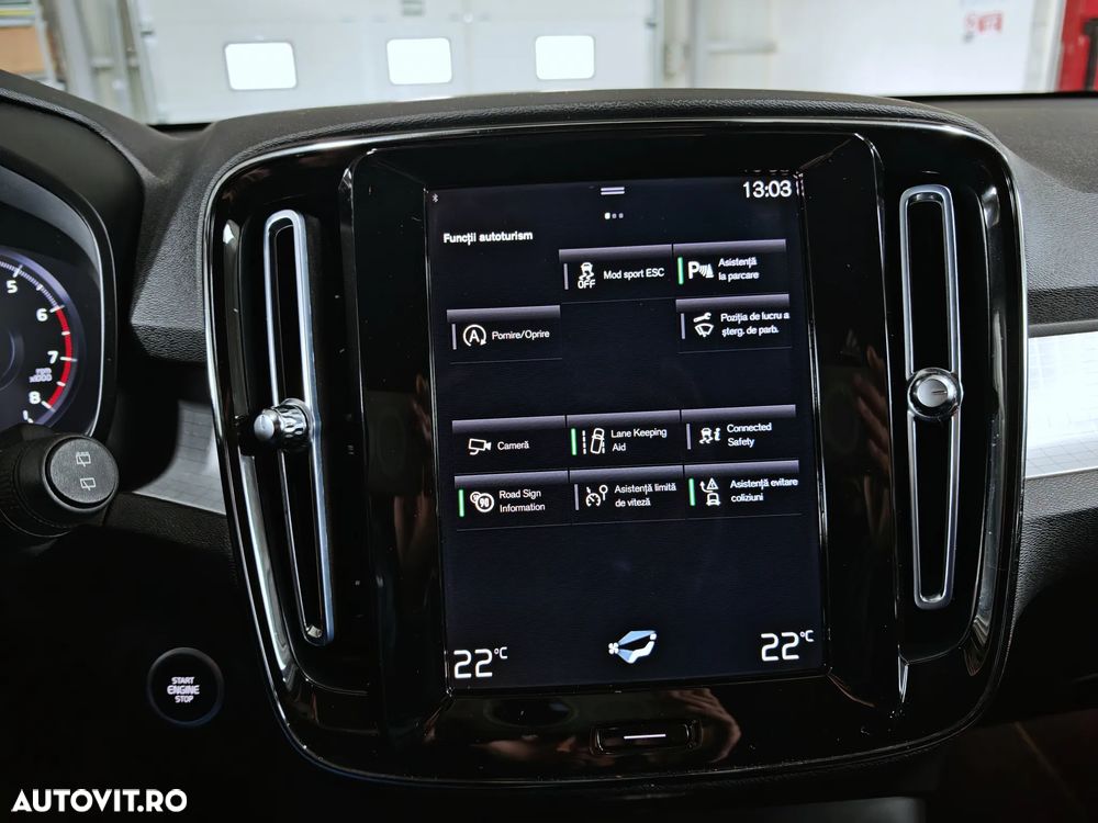 Volvo XC 40 T3 AT8 Momentum Pro - 21