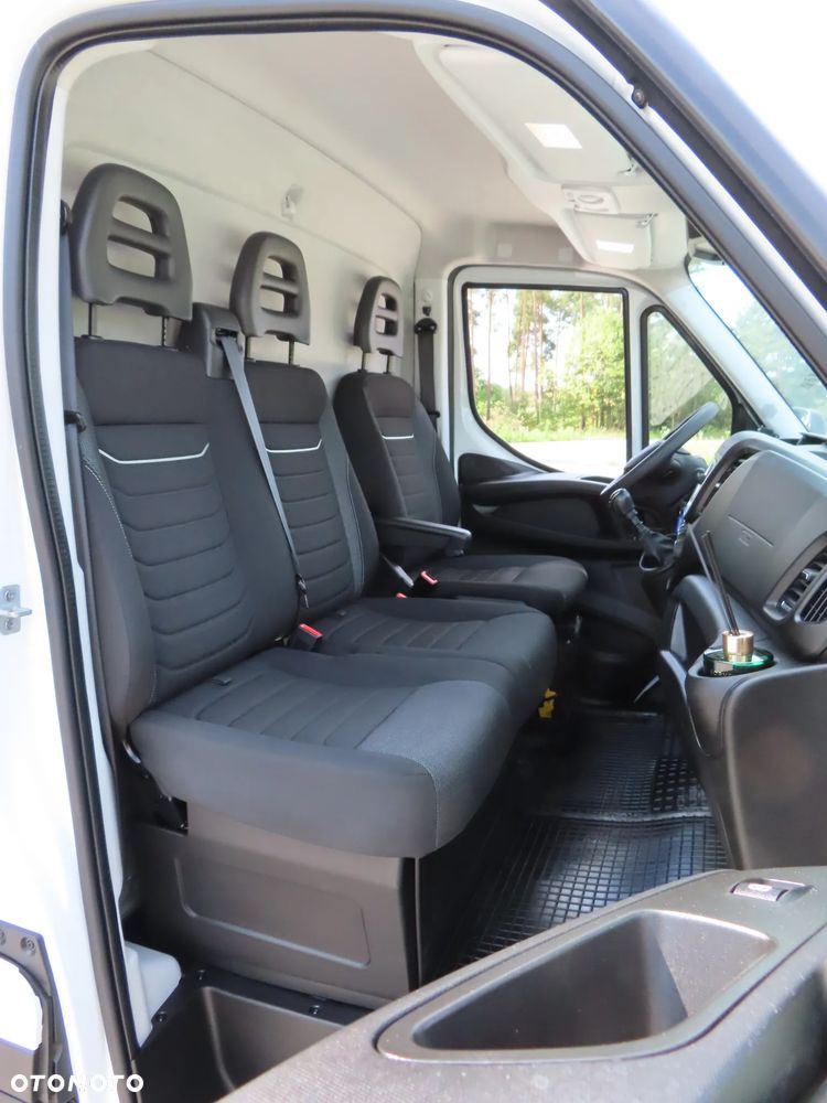 Iveco DAILY 35C16 3.0 HPI Chłodnia 7 E.Palet 3710 mm Dł. WZMACNIANY Agregat Thermo King 0*C Boczne Drzwi Zabudowy DMC 3500 DUŻA Ładowność 1160 Kg Nowe OPONY + Serwis W ASO IVECO Virtual Cockpit Carplay / Android Auto Stan Jak Nowy GWARANCJA Gotowy I Dostępny Polecam - 28