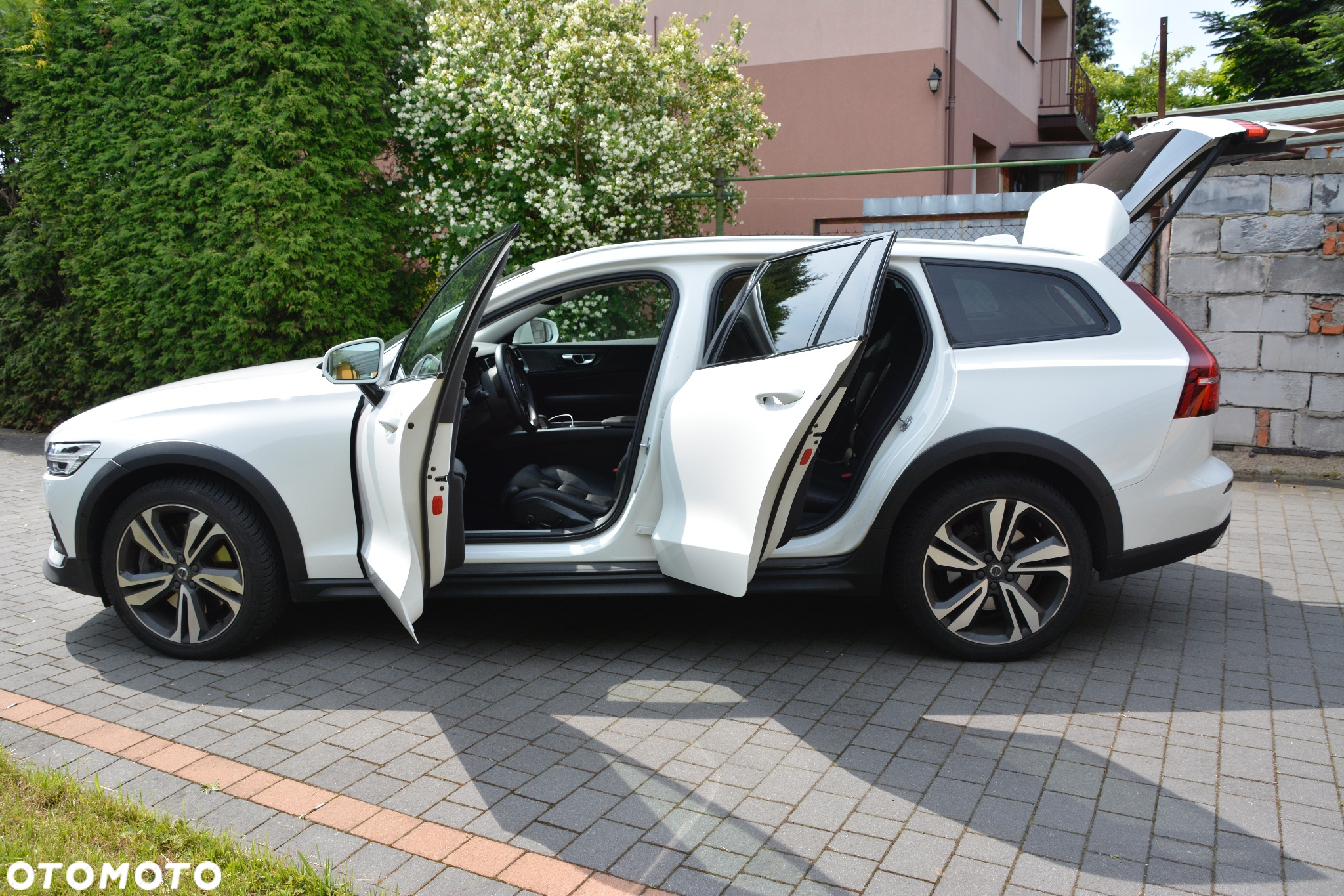 Volvo V60 B5 B R-Design - 2