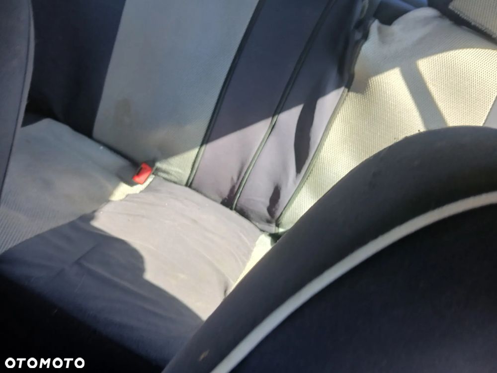 skoda fabia I LF7T  fotel fotele kanapa deska kokpit podsufitka boczek boczki klamka podłokietnik - 7