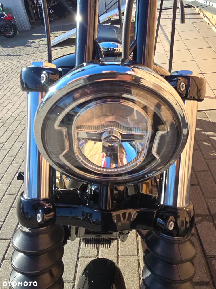 Harley-Davidson Softail Street Bob - 28