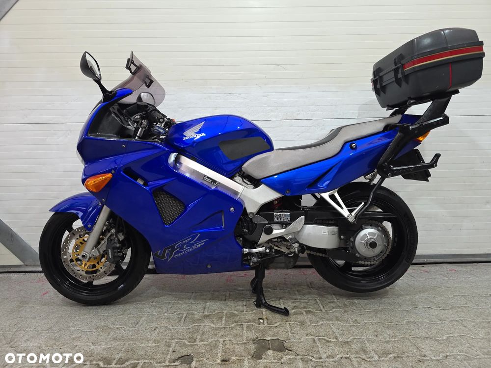 Honda VFR - 3