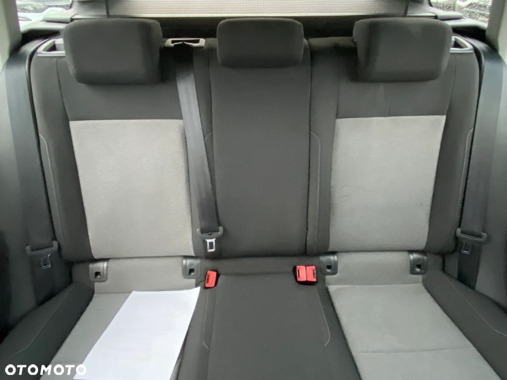 Volkswagen Golf - 39