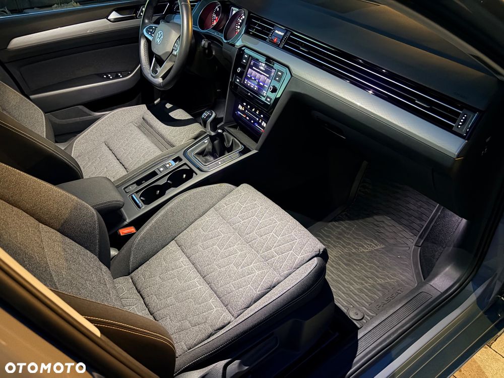 Volkswagen Passat - 13