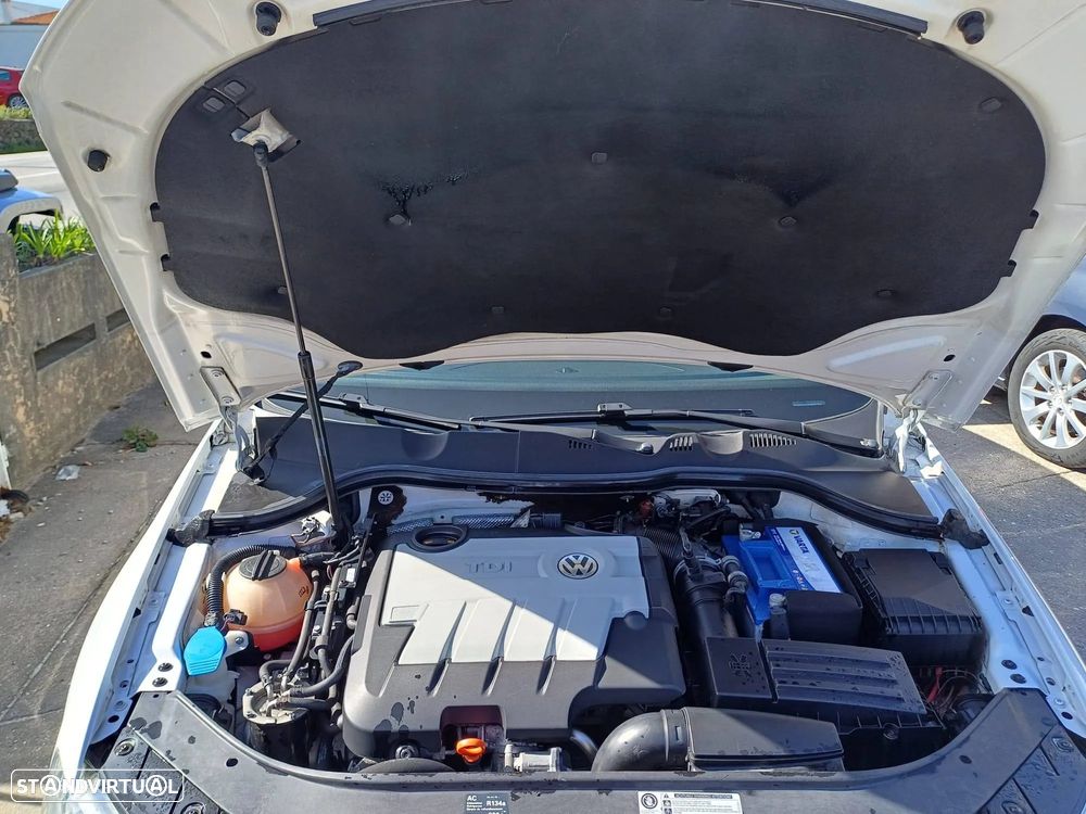 VW Passat 2.0 TDI Sportline R-Line - 17