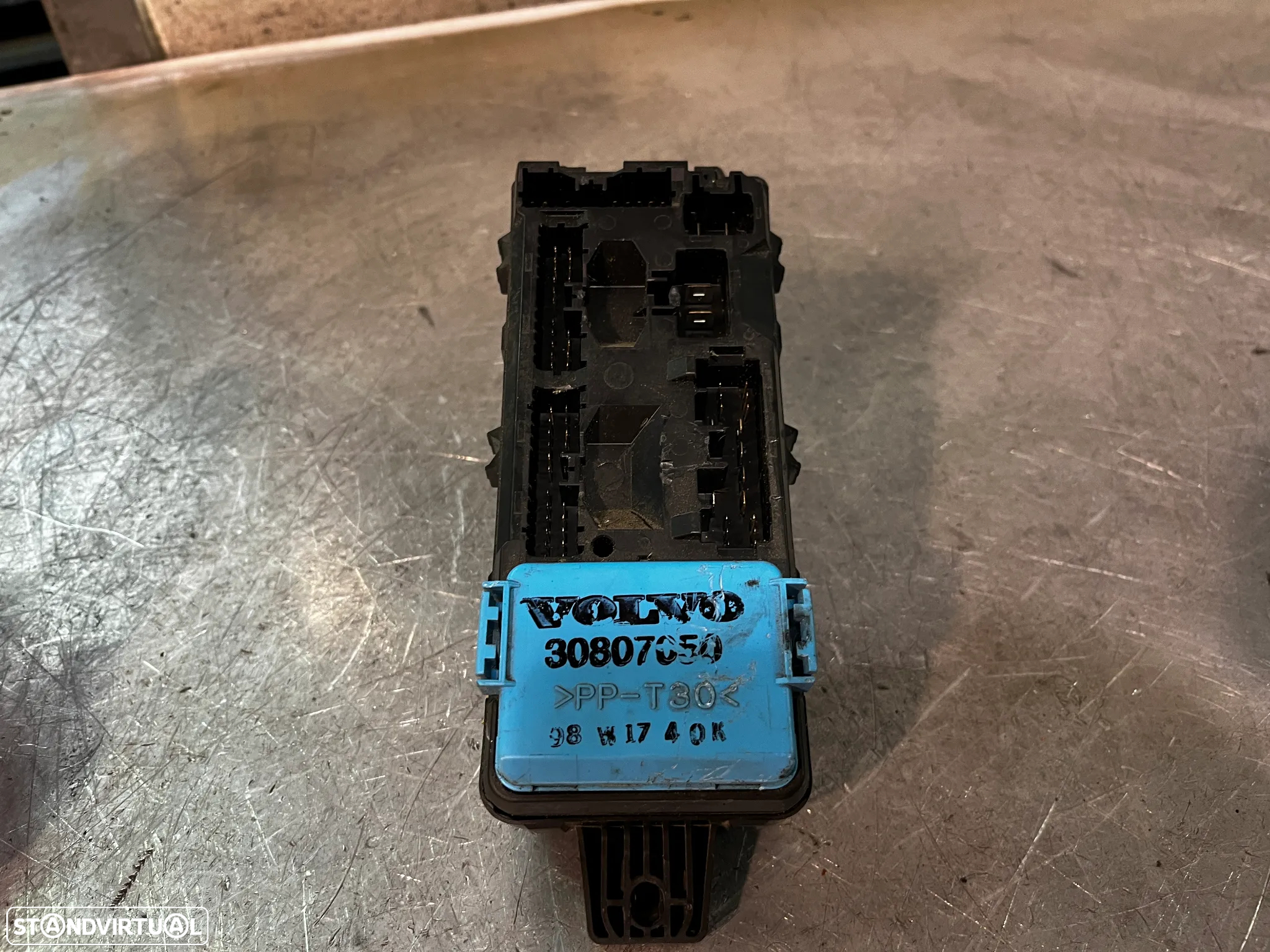 CAIXA DOS FUSIVEIS VOLVO S40 I V40 30807050 - 3