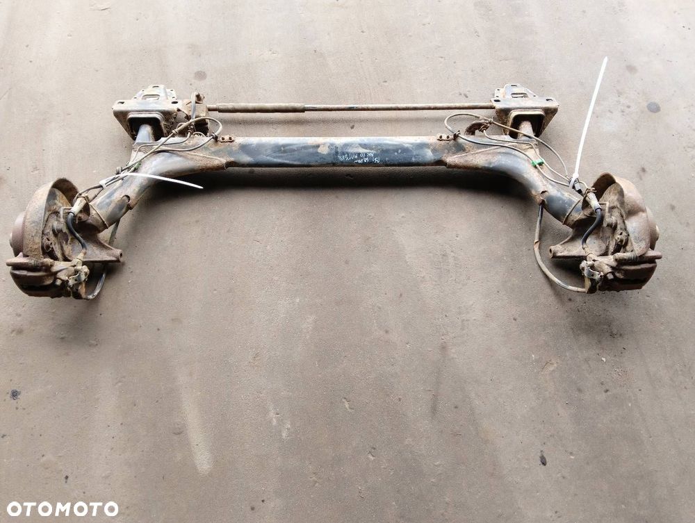 BELKA OŚ ZAWIESZENIA TYŁ TARCZE Z ABS AUDI 80 B4 SEDAN - 1