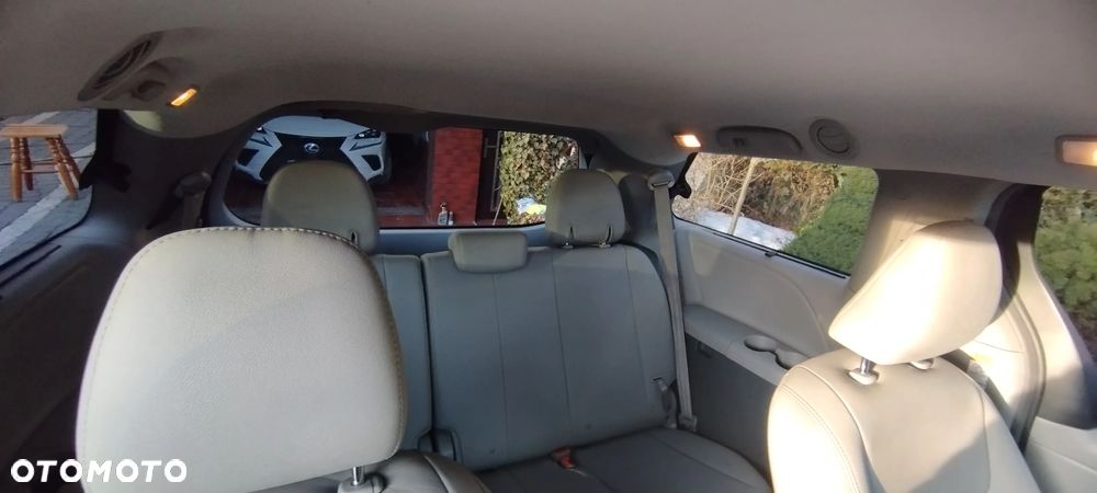Toyota Sienna 3.5 V6 XLE AWD - 21