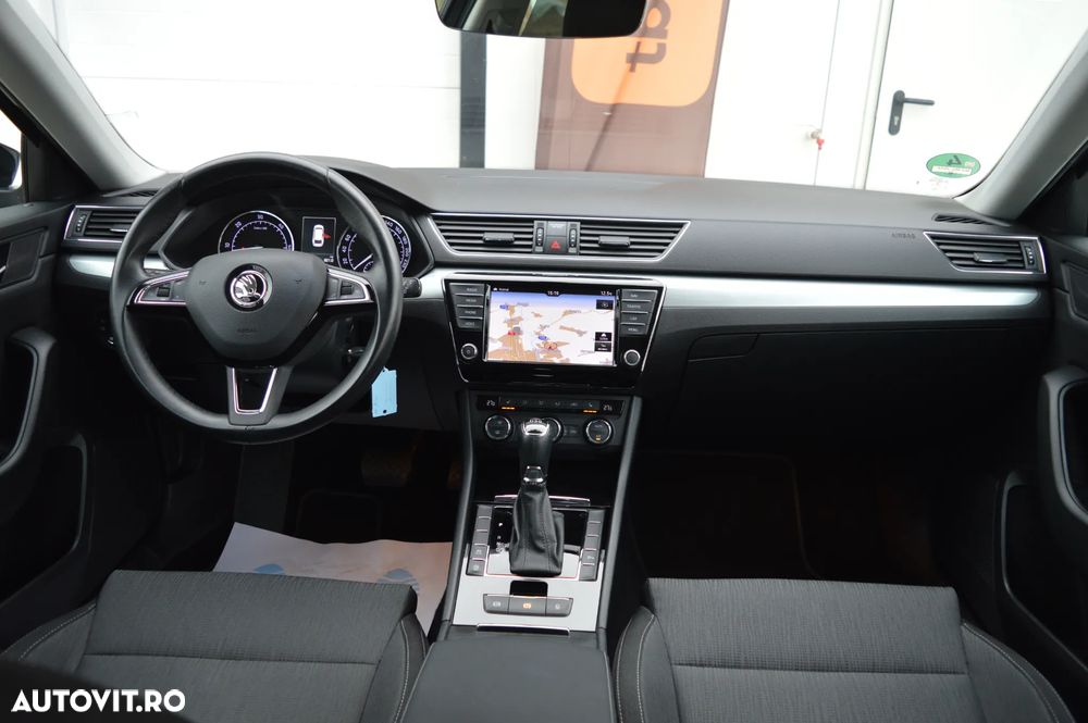 Skoda Superb 2.0 TDI DSG Ambition - 36