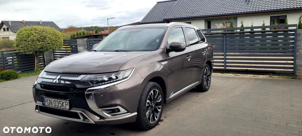 Mitsubishi Outlander 2.0 4WD Plug-In Hybrid - 1