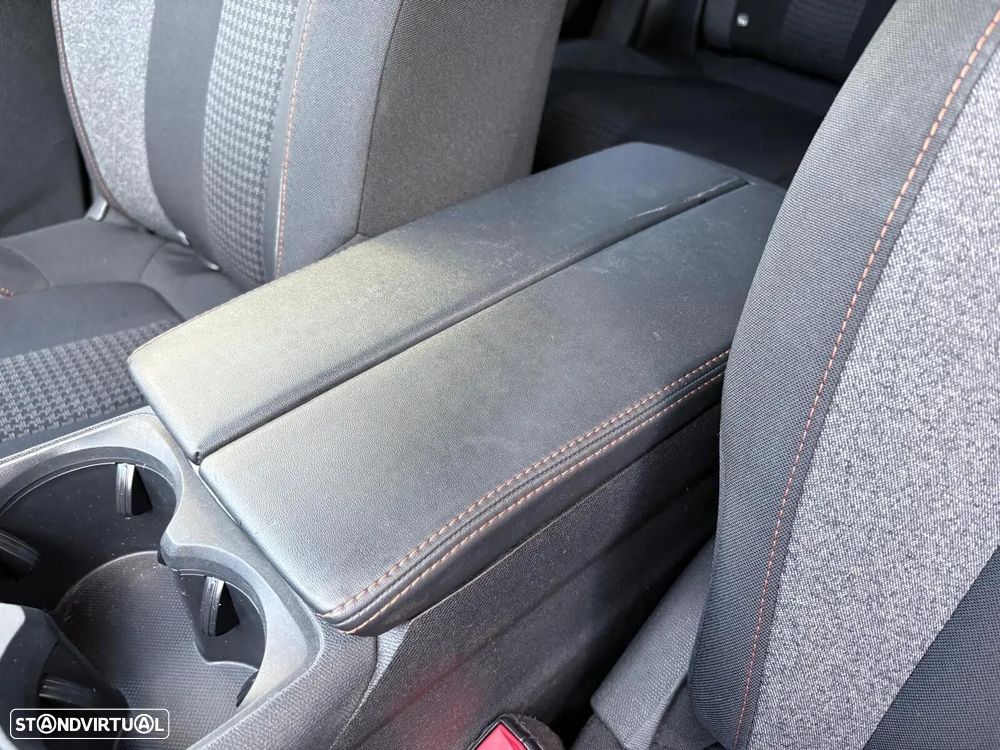 Peugeot 3008 1.2 PureTech Allure EAT8 - 33
