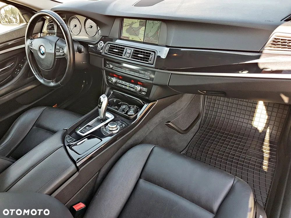 BMW Seria 5 528i - 25