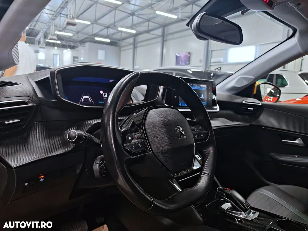 Peugeot 208 PureTech 100 EAT8 Allure - 8