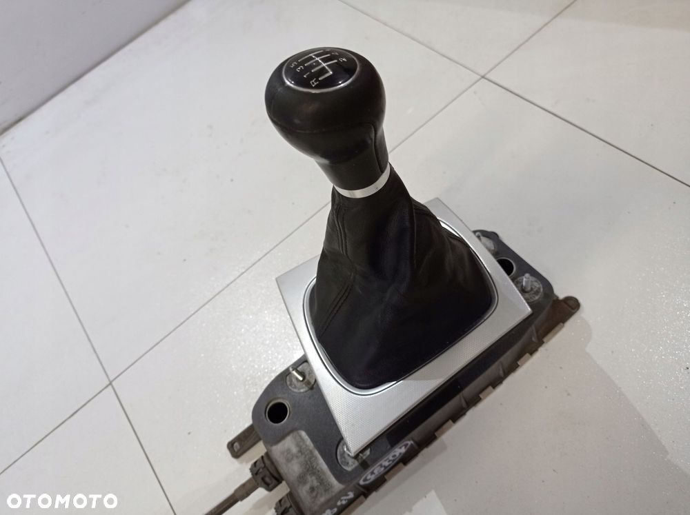 AUDI A3 8P LIFT WYBIERAK GAŁKA LINKI ZMIANY BIEGÓW - 2