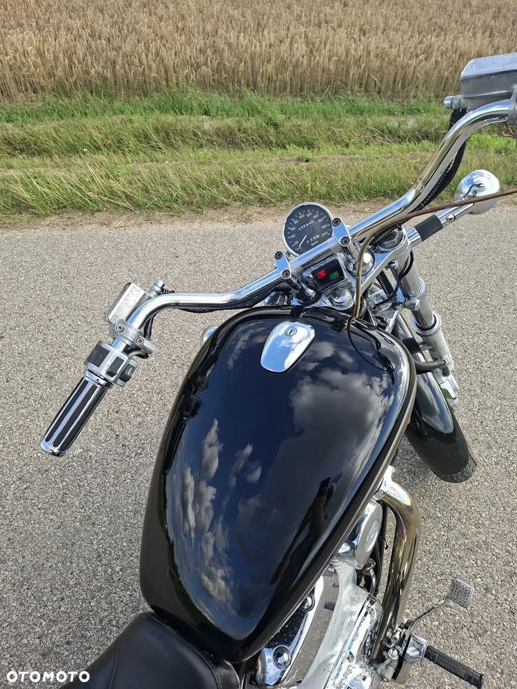 Suzuki Intruder - 11