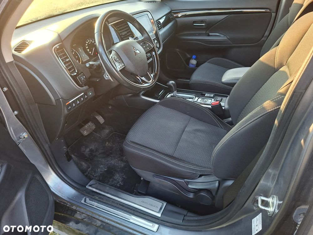 Mitsubishi Outlander 2.0 Intense 4WD CVT - 13