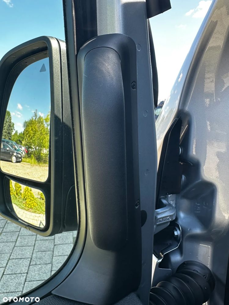 Mercedes-Benz Sprinter - 12