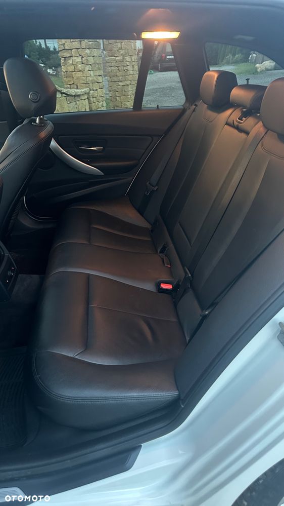 BMW Seria 3 320d - 23