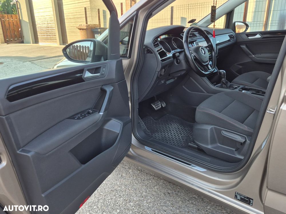 Volkswagen Touran - 17