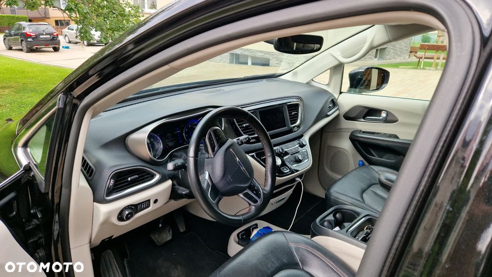 Chrysler Pacifica - 15