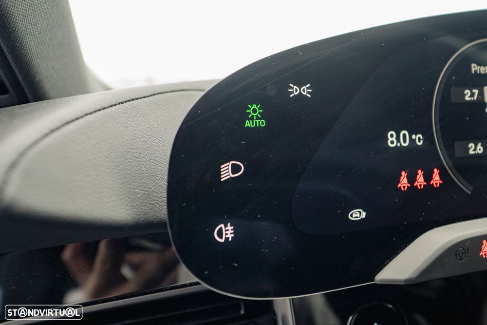 Porsche Taycan Cross Turismo 4 - 14