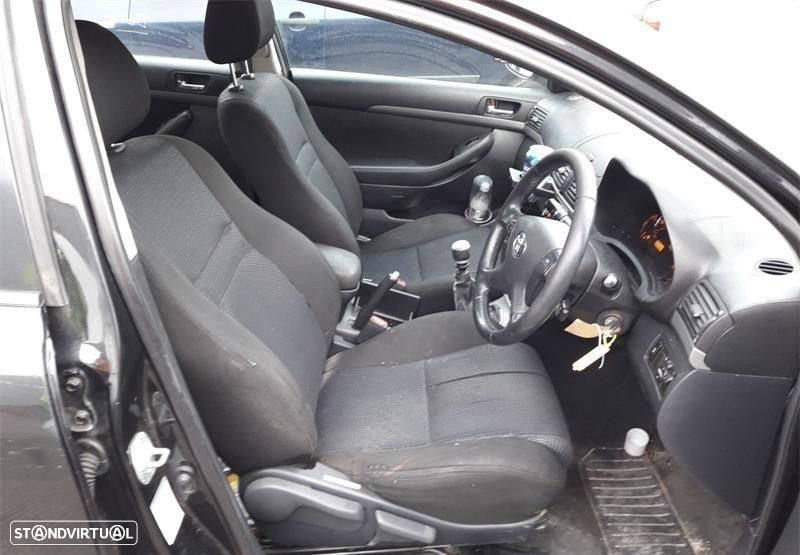 Toyota Avensis T25 2.0 D4D de 2008 disponível para peças - 5