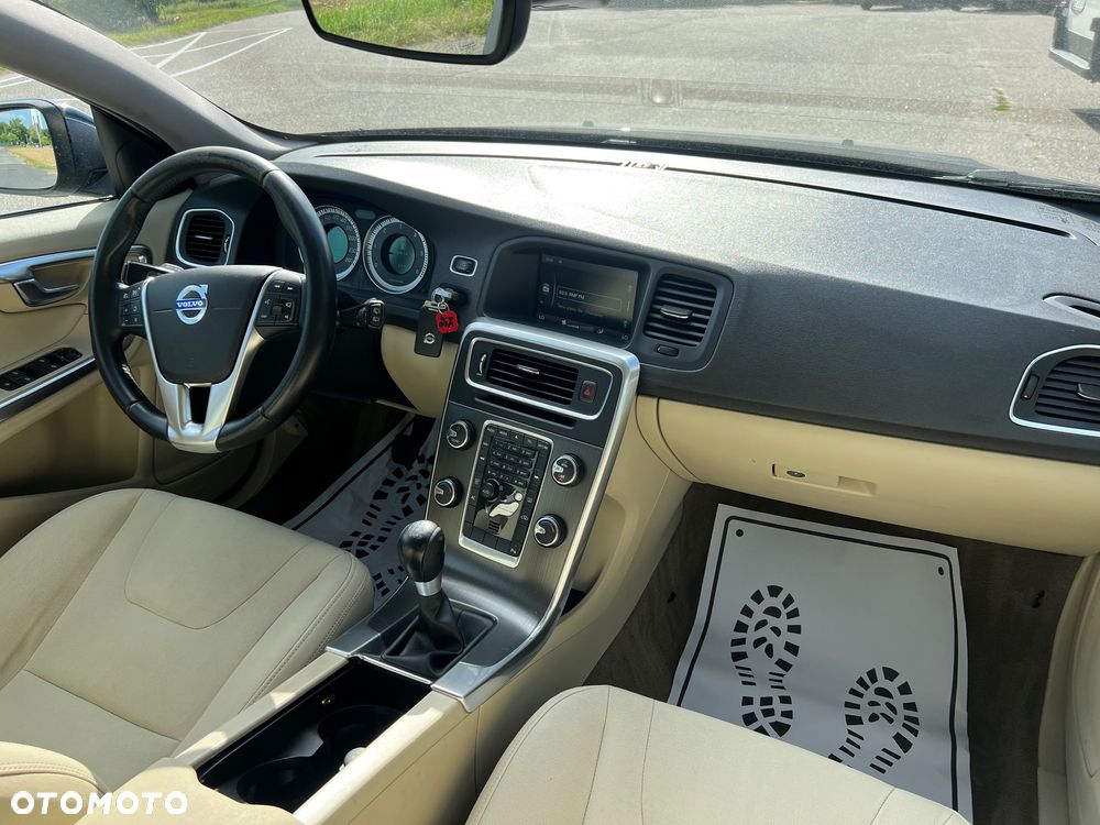 Volvo V60 D5 Momentum - 30