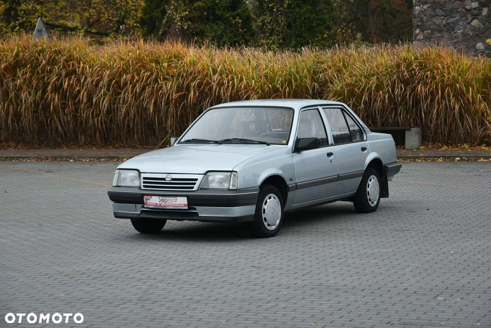 Opel Ascona 1.6 L - 2