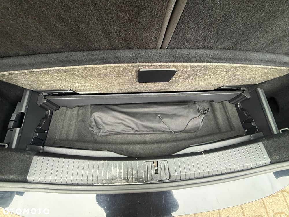 Volkswagen Touran 2.0 TDI SCR DSG ACTIVE - 9