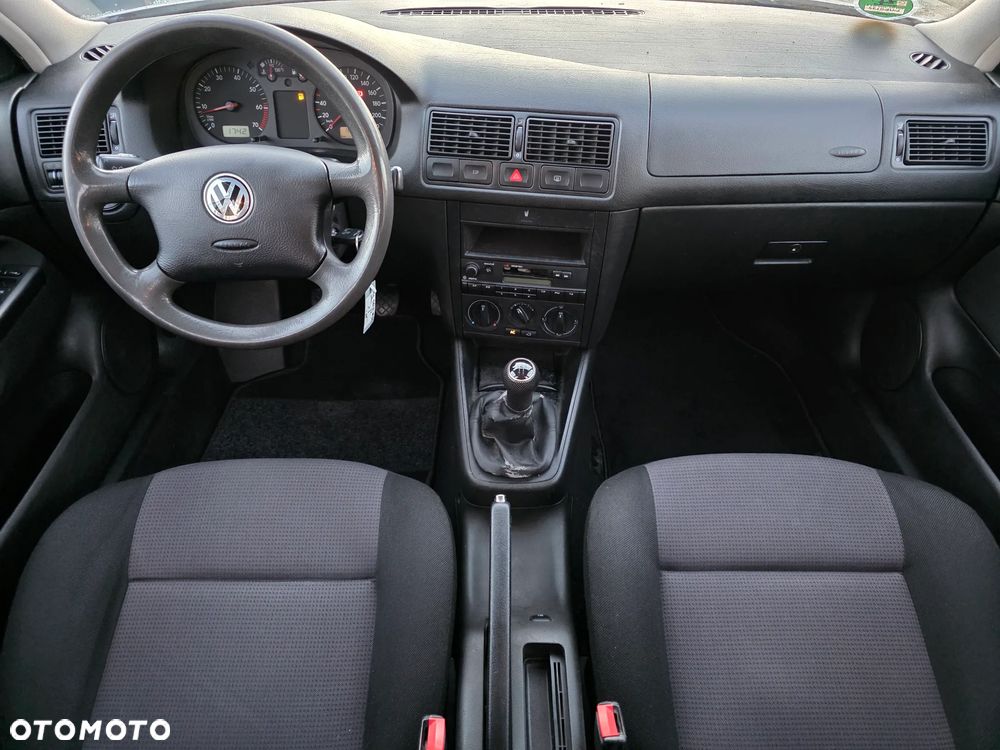 Volkswagen Golf - 10
