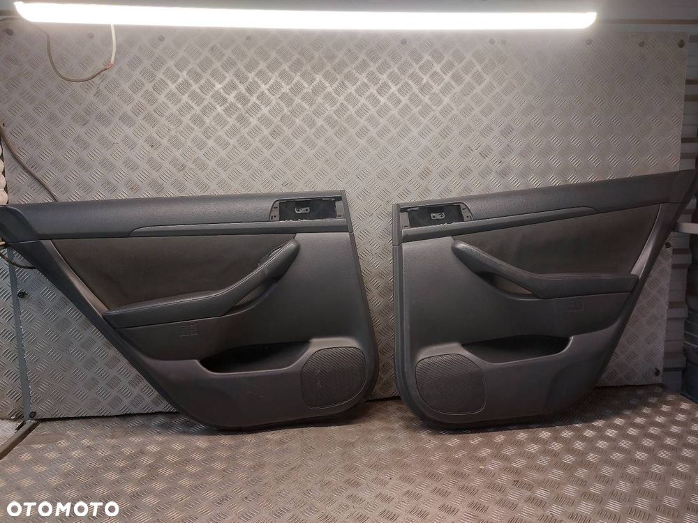 BOCZKI DRZWI KOMPLET TOYOTA AVENSIS T25 HATCHBACK - 11