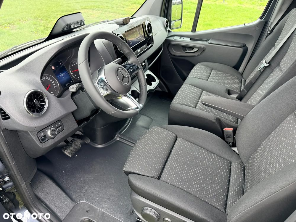 Mercedes-Benz Sprinter - 26