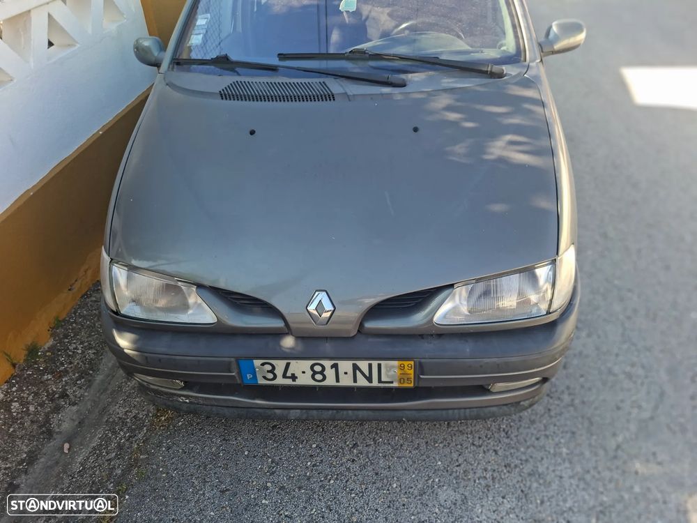 Renault Scénic 1.4 16V RTE - 10