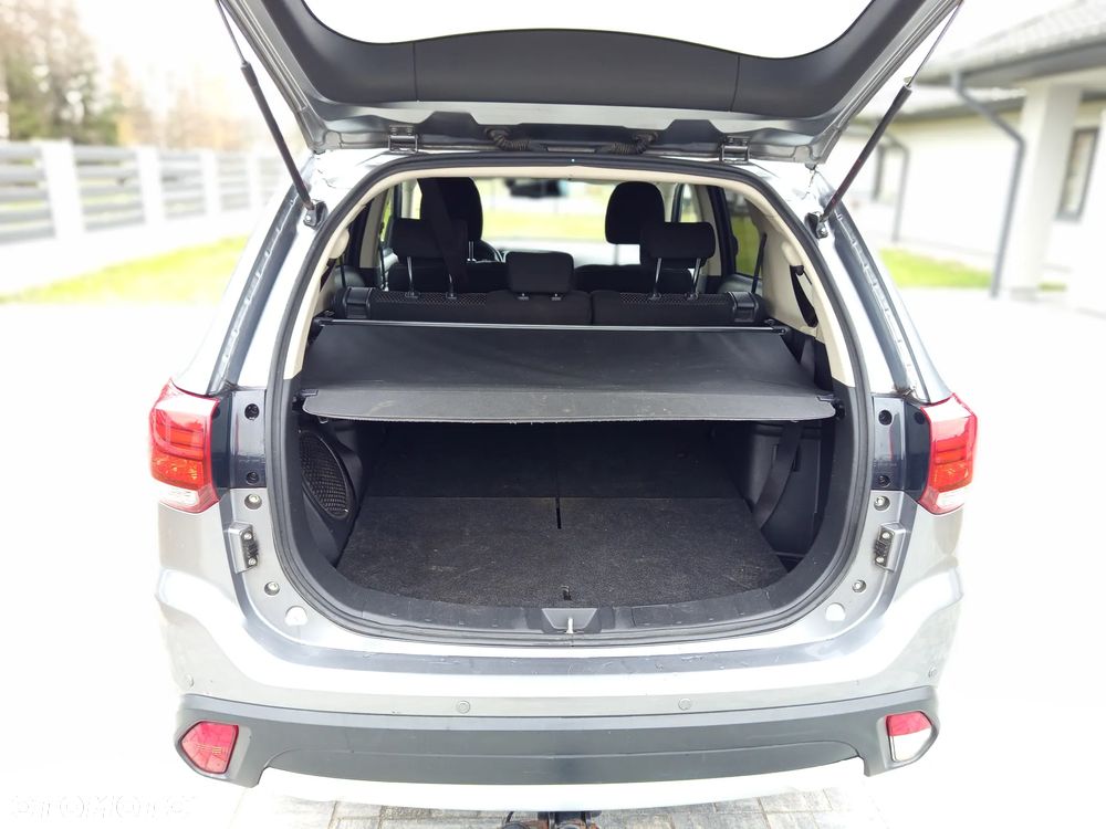 Mitsubishi Outlander 2.0 Intense + Navi 4WD CVT - 17