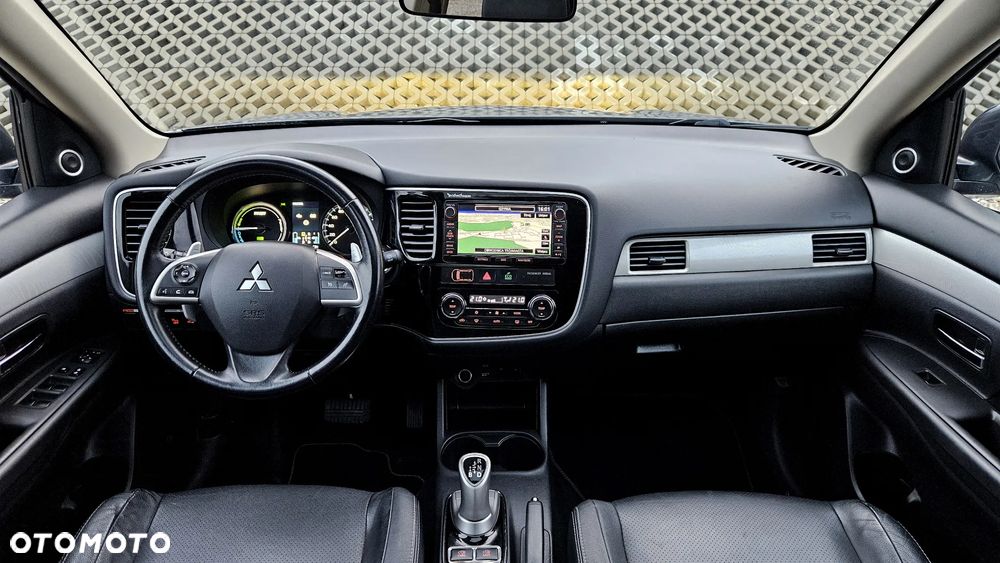 Mitsubishi Outlander 2.0 4WD Plus - 34