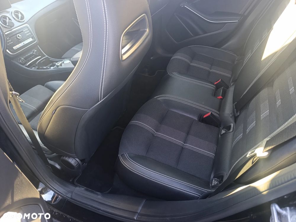 Mercedes-Benz GLA 200 7G-DCT - 20