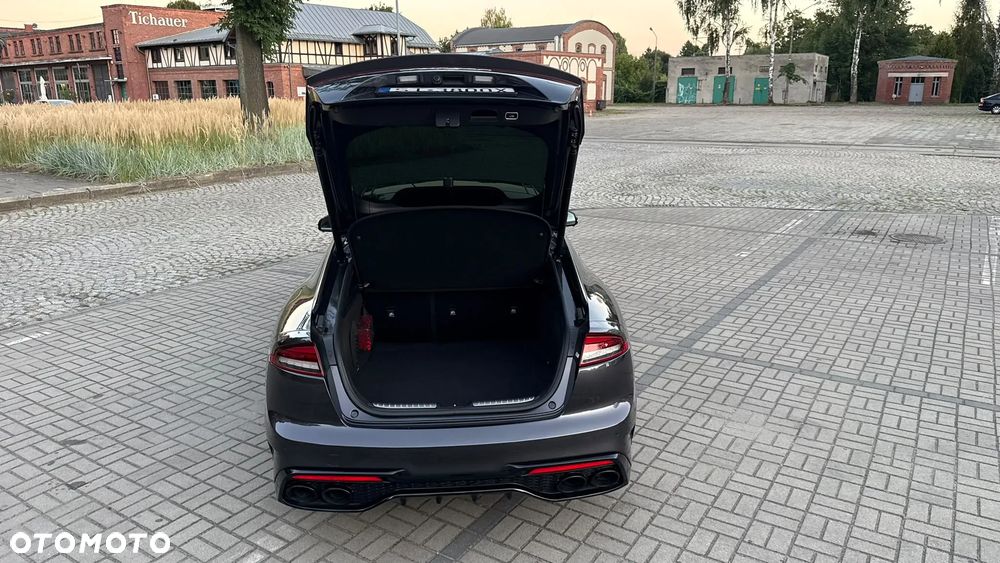 Kia Stinger - 32