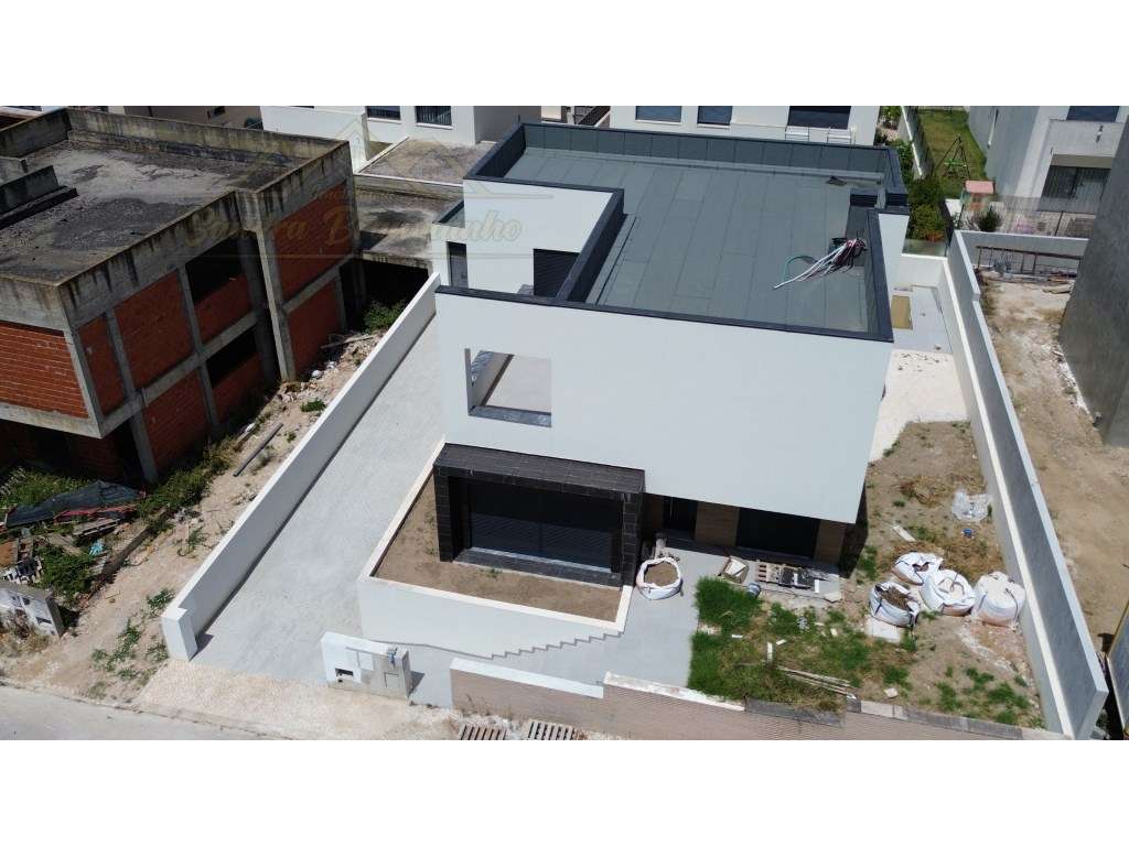 Moradia T5 NOVA com piscina - Grande imagem: 5/60