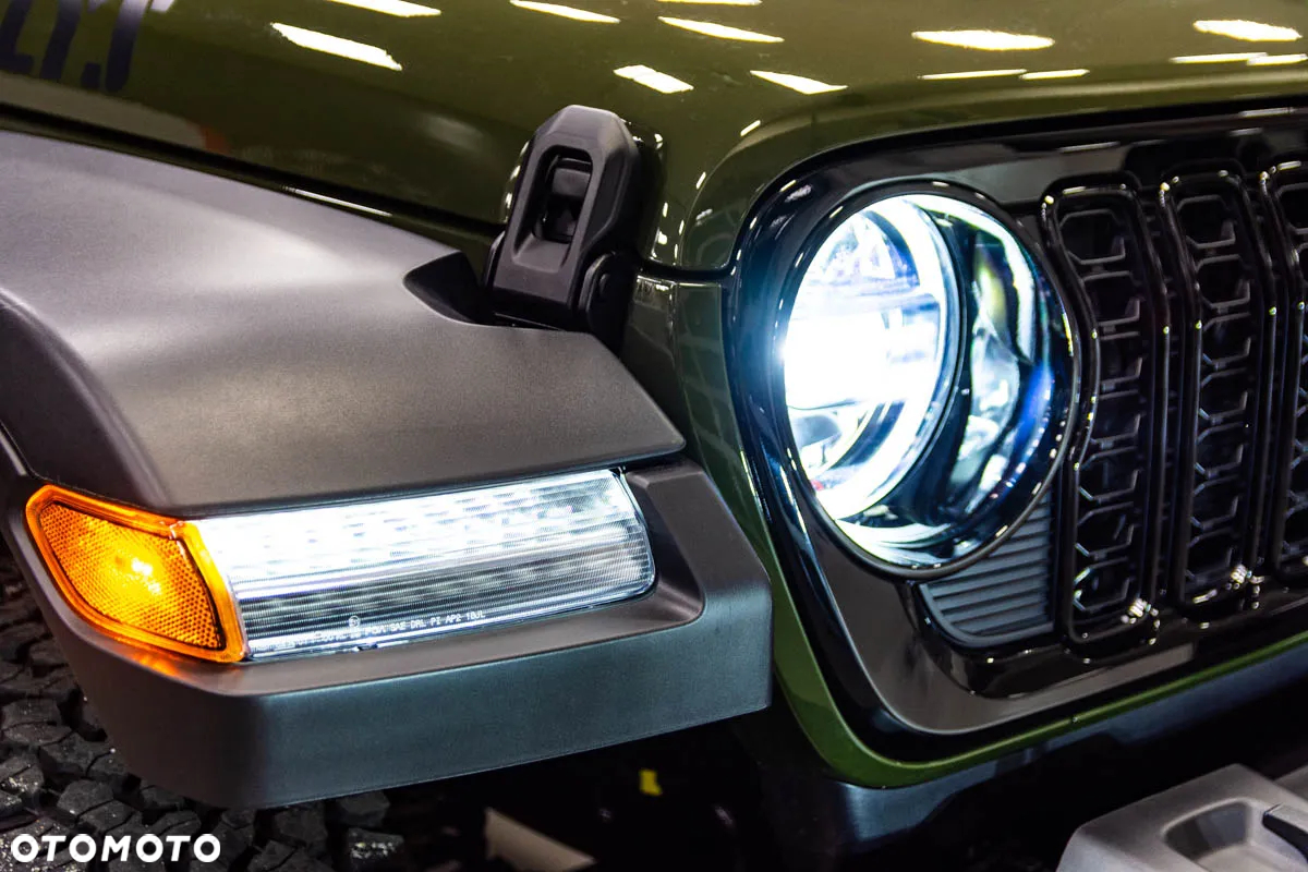 Jeep Wrangler - 4