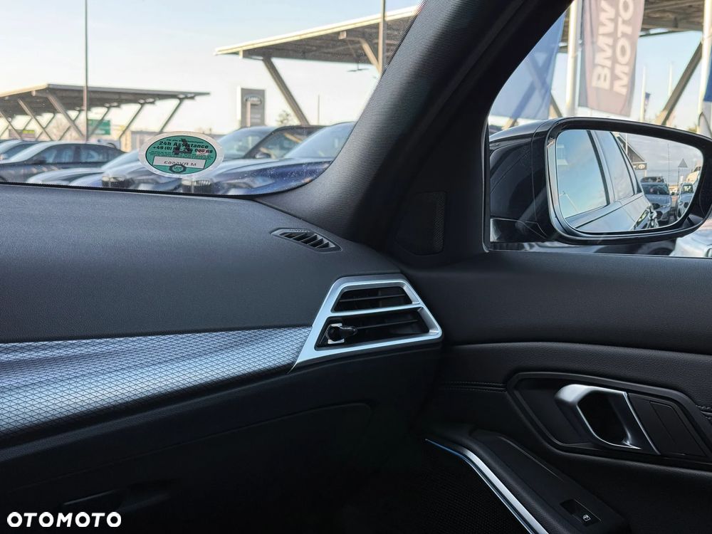 BMW Seria 3 330i xDrive M Sport - 19