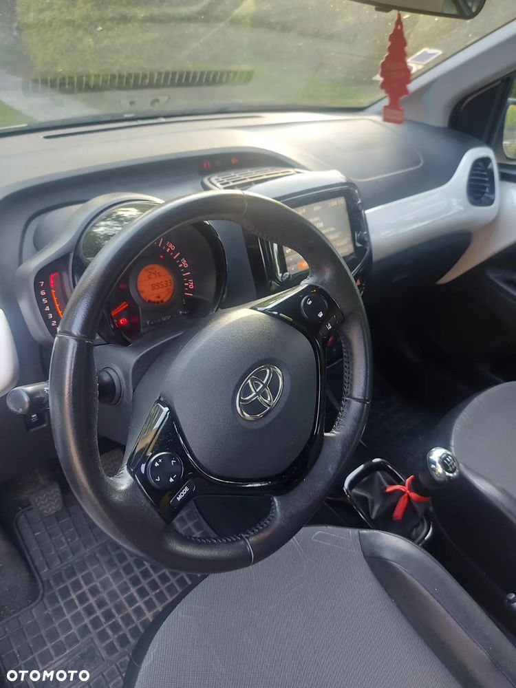 Toyota Aygo x-clusiv - 2