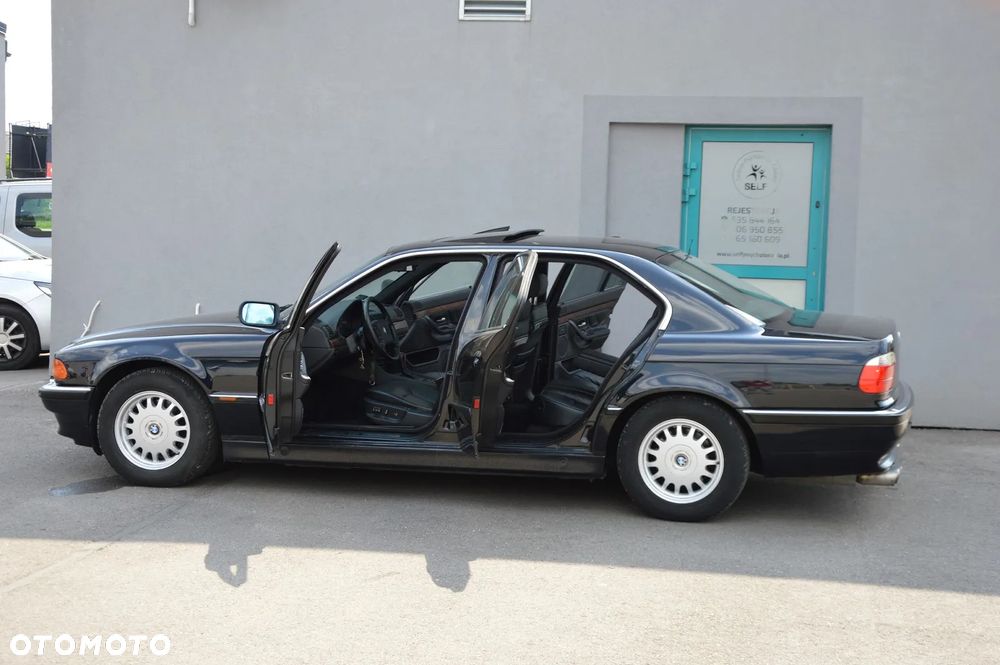 BMW Seria 7 740i - 25